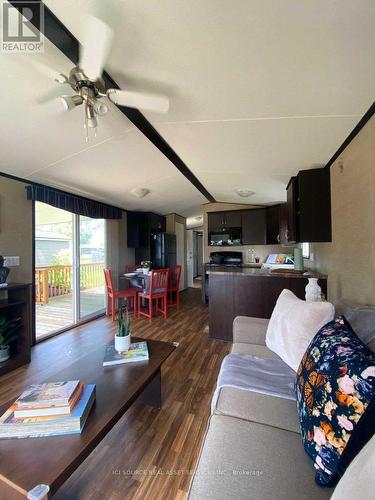 342 - 1501 Line 8 Road, Niagara-On-The-Lake, ON - Indoor Photo Showing Living Room