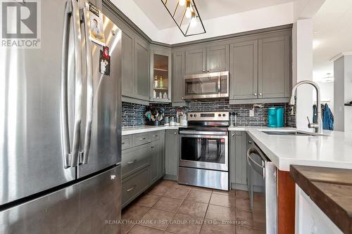 32 Tallships Drive, Whitby, ON - Indoor Photo Showing Kitchen With Stainless Steel Kitchen With Upgraded Kitchen