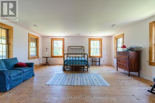 3079 Niagara Parkway, Fort Erie, ON - Indoor Photo Showing Living Room