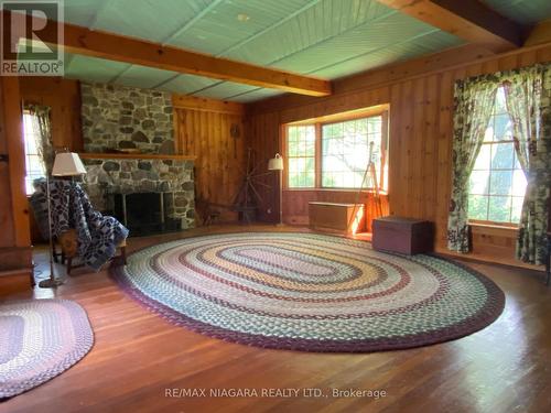 3079 Niagara Parkway, Fort Erie, ON - Indoor With Fireplace