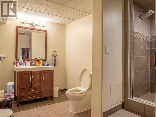 2013 Willowview Drive, Dawson Creek, BC - Indoor Photo Showing Bathroom