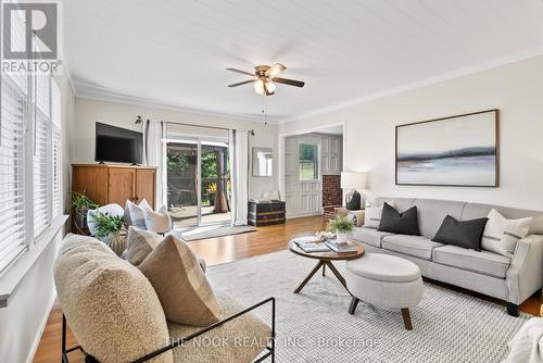 2359 Baseline Road W, Clarington (Bowmanville), ON - Indoor Photo Showing Living Room