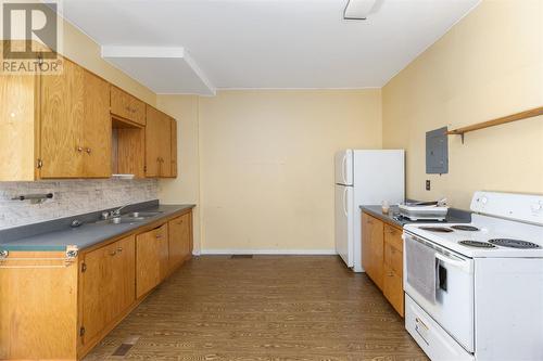 286-288 Federation St, Thessalon, ON - Indoor Photo Showing Kitchen With Double Sink