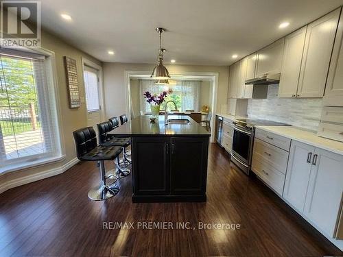 11 Union Street, Whitchurch-Stouffville, ON - Indoor Photo Showing Kitchen With Upgraded Kitchen