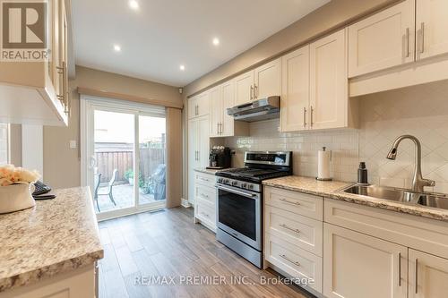 24 - 103 Foxchase Avenue, Vaughan, ON - Indoor Photo Showing Kitchen With Double Sink With Upgraded Kitchen