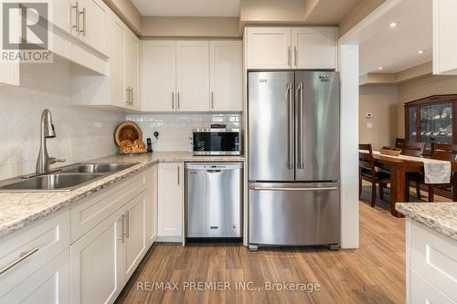 24 - 103 Foxchase Avenue, Vaughan, ON - Indoor Photo Showing Kitchen With Double Sink With Upgraded Kitchen