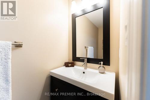 24 - 103 Foxchase Avenue, Vaughan, ON - Indoor Photo Showing Bathroom