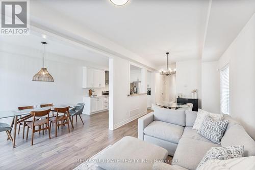 117 Branigan Crescent, Halton Hills, ON - Indoor Photo Showing Living Room