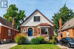 6 WEIR STREET S  Hamilton, ON L8K 3A1