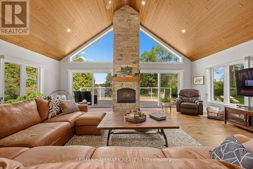 1645 Highway 518 E, Kearney, ON - Indoor Photo Showing Living Room With Fireplace