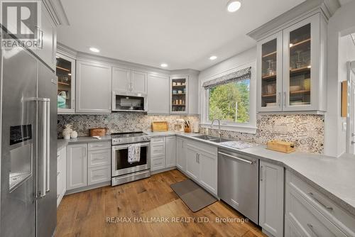 1645 Highway 518 E, Kearney, ON - Indoor Photo Showing Kitchen With Double Sink With Upgraded Kitchen