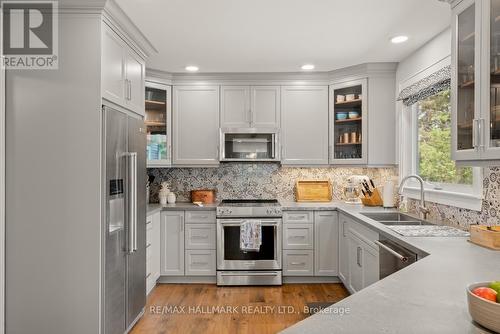 1645 Highway 518 E, Kearney, ON - Indoor Photo Showing Kitchen With Double Sink With Upgraded Kitchen