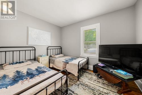 1645 Highway 518 E, Kearney, ON - Indoor Photo Showing Bedroom