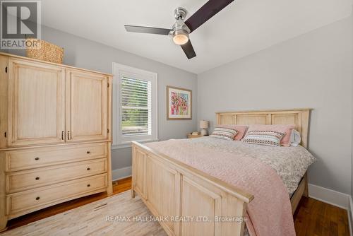 1645 Highway 518 E, Kearney, ON - Indoor Photo Showing Bedroom