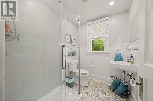 1645 Highway 518 E, Kearney, ON - Indoor Photo Showing Bathroom