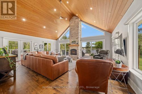 1645 Highway 518 E, Kearney, ON - Indoor Photo Showing Living Room With Fireplace