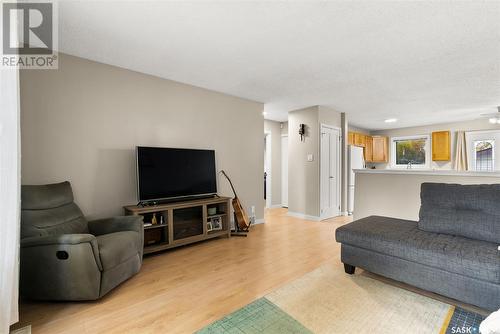 38 Carter Crescent, Regina, SK - Indoor Photo Showing Living Room