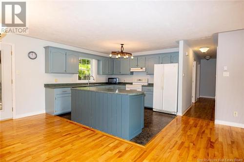 18 Courtney Street, Douglas, NB - Indoor Photo Showing Kitchen