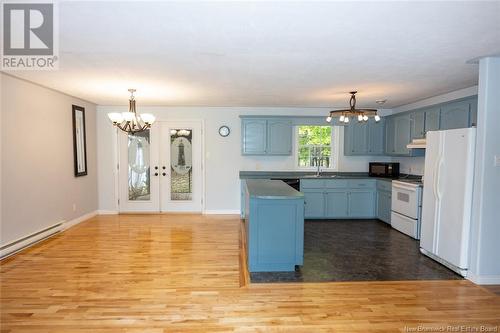 18 Courtney Street, Douglas, NB - Indoor Photo Showing Kitchen