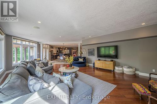 49 Byron Avenue, Thames Centre (Dorchester), ON - Indoor Photo Showing Living Room