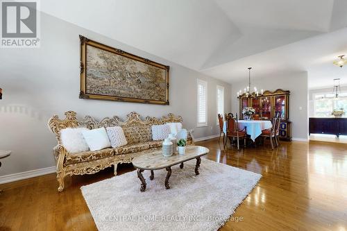 49 Ferncroft Drive, Georgina, ON - Indoor Photo Showing Living Room