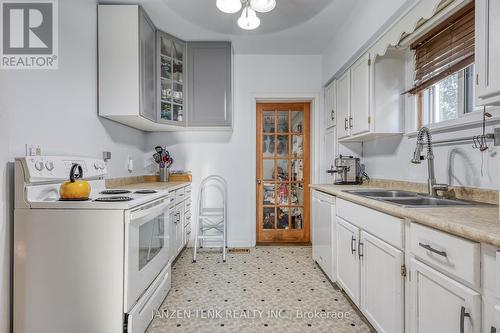 76 Fifth Avenue, St. Thomas, ON - Indoor Photo Showing Kitchen With Double Sink