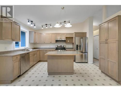 3194 Vista View Road, Prince George, BC - Indoor Photo Showing Kitchen With Double Sink