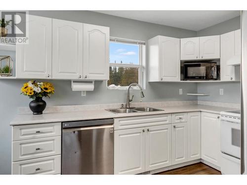 6144 Berger Place, Prince George, BC - Indoor Photo Showing Kitchen With Double Sink