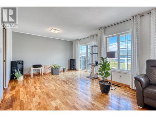 12007 Trayler Place, Summerland, BC - Indoor Photo Showing Living Room