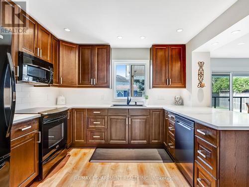 65 Dunrobin Drive, Haldimand, ON - Indoor Photo Showing Kitchen