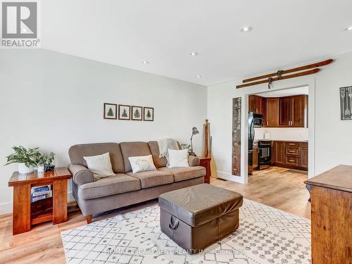 65 Dunrobin Drive, Haldimand, ON - Indoor Photo Showing Living Room