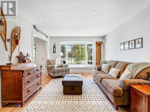 65 Dunrobin Drive, Haldimand, ON - Indoor Photo Showing Living Room