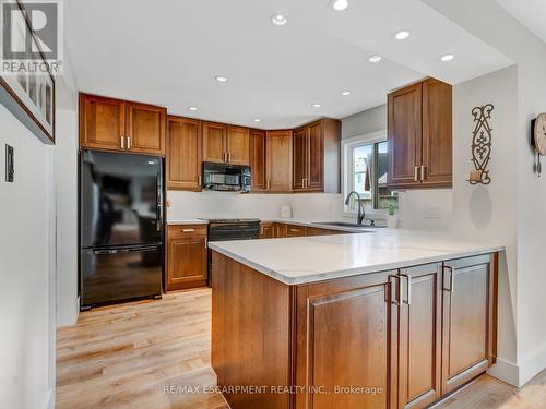 65 Dunrobin Drive, Haldimand, ON - Indoor Photo Showing Kitchen