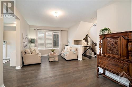 901 Pedigree Street, Stittsville, ON - Indoor Photo Showing Living Room