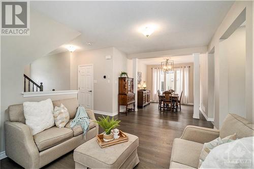 901 Pedigree Street, Stittsville, ON - Indoor Photo Showing Living Room