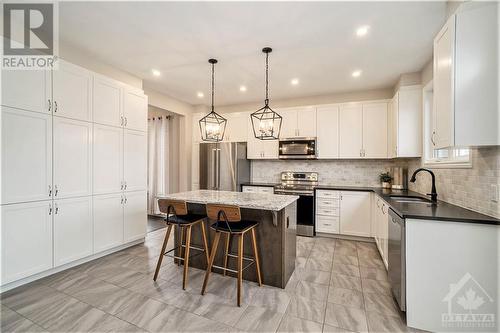 901 Pedigree Street, Stittsville, ON - Indoor Photo Showing Kitchen With Upgraded Kitchen