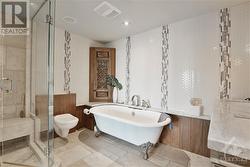 Spa like the ensuite offers everything for relaxation - 