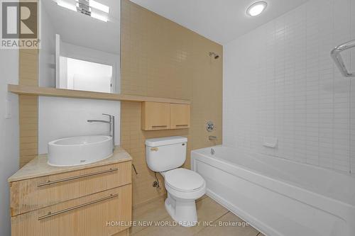 1910 - 21 Carlton Street, Toronto, ON - Indoor Photo Showing Bathroom