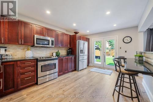 62 Wyndfield Crescent, Whitby, ON - Indoor Photo Showing Kitchen