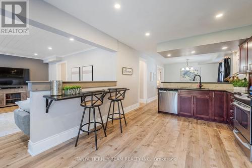 62 Wyndfield Crescent, Whitby, ON - Indoor Photo Showing Kitchen