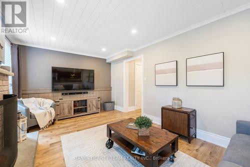 62 Wyndfield Crescent, Whitby, ON - Indoor Photo Showing Living Room