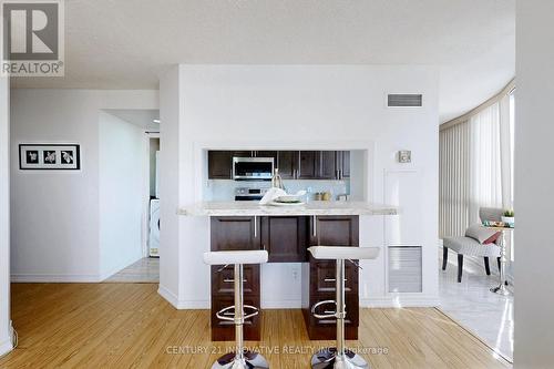 410 - 2550 Lawrence Avenue E, Toronto, ON - Indoor Photo Showing Kitchen