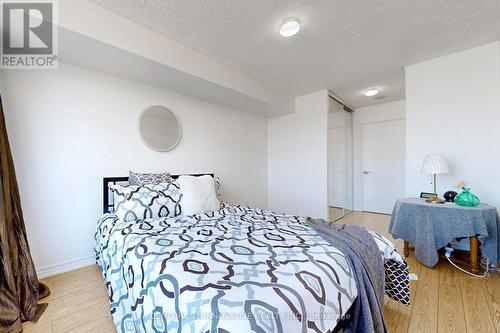 410 - 2550 Lawrence Avenue E, Toronto, ON - Indoor Photo Showing Bedroom