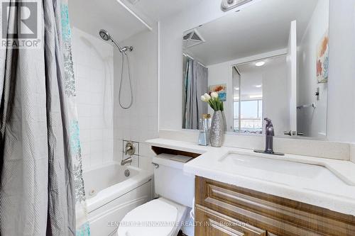 410 - 2550 Lawrence Avenue E, Toronto, ON - Indoor Photo Showing Bathroom