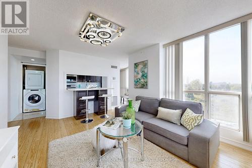 410 - 2550 Lawrence Avenue E, Toronto, ON - Indoor Photo Showing Living Room