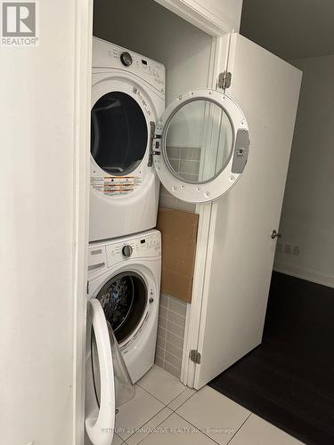 419 - 2910 Highway 7 Road, Vaughan, ON - Indoor Photo Showing Laundry Room