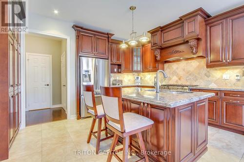 150 Andrew Hill Drive, Vaughan, ON - Indoor Photo Showing Kitchen