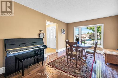 9 Tower Court, Bradford West Gwillimbury, ON - Indoor Photo Showing Dining Room