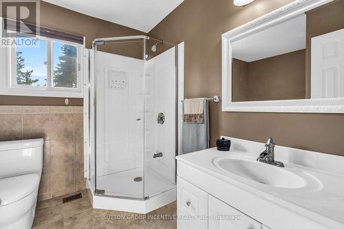 9 Tower Court, Bradford West Gwillimbury, ON - Indoor Photo Showing Bathroom