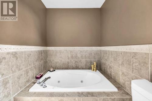 9 Tower Court, Bradford West Gwillimbury, ON - Indoor Photo Showing Bathroom